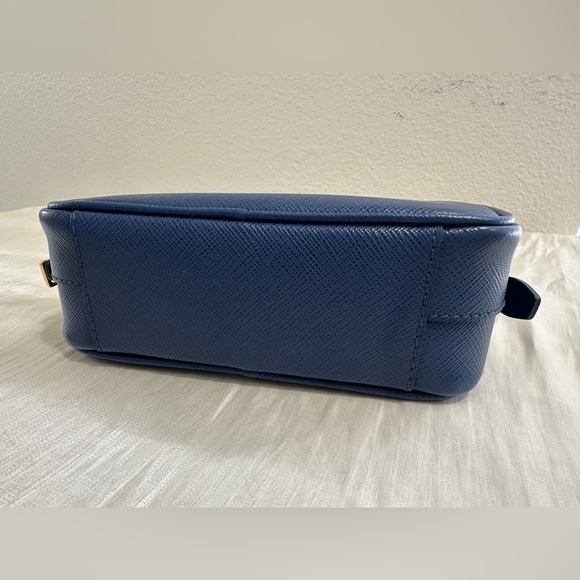 Prada mini  saffiano camera bag - Picture 9 of 16
